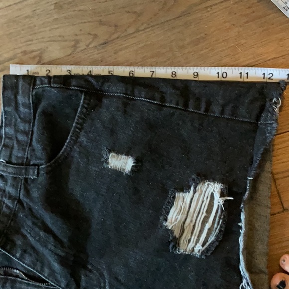 Black cut off denim jeans - Picture 9 of 10